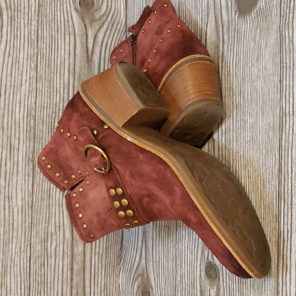 Sofft rustic red  suede with gold studs full zip low heel boots size 7.5 - Picture 7 of 8